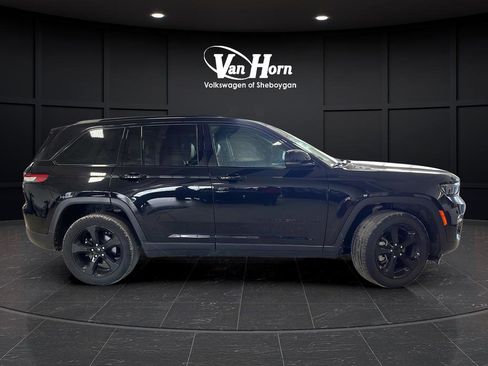 Used 2023 Jeep Grand Cherokee Limited w/ Black Appearance Package AWD/4WD image 8