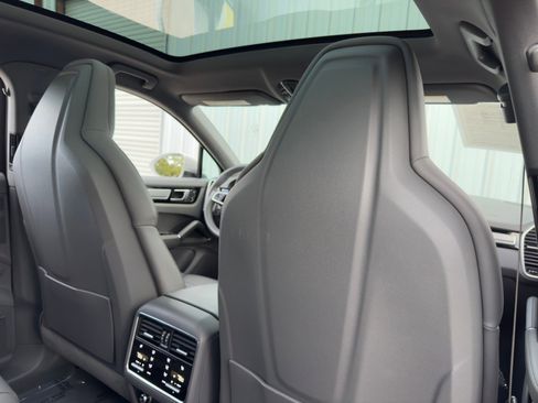 Used 2023 Porsche Cayenne E-Hybrid image 42