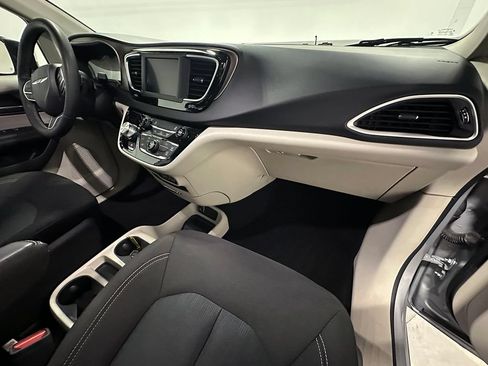Used 2023 Chrysler Voyager LX FWD image 29