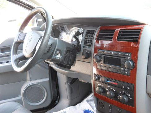 Used 2005 Dodge Durango SLT w/ Family Value Group image 5