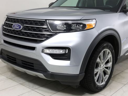 Used 2021 Ford Explorer XLT w/ Equipment Group 202A AWD/4WD image 48