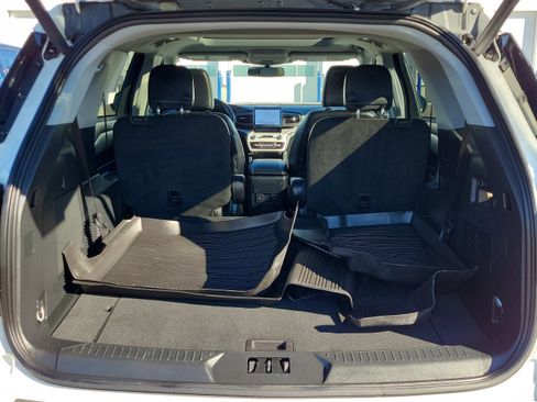 Used 2023 Ford Explorer XLT w/ Equipment Group 202A image 8