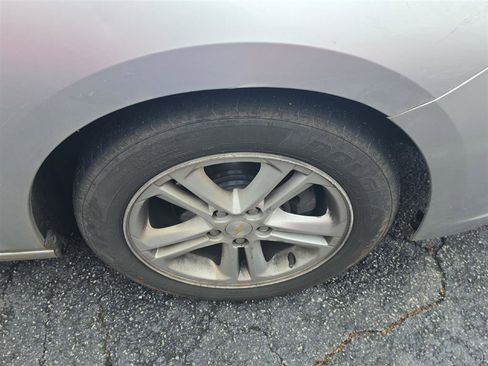 Used 2017 Chevrolet Cruze LT FWD image 6