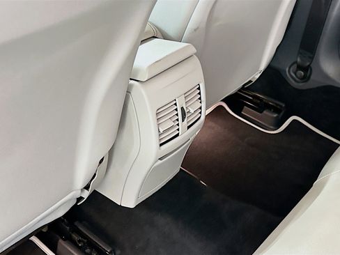 Used 2019 Mercedes-Benz GLA 250 4MATIC image 28