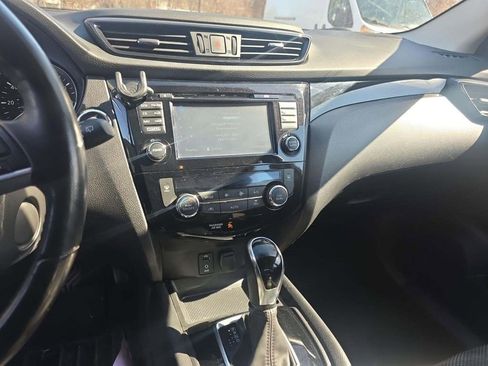 Used 2017 Nissan Rogue Sport SV w/ SV Premium Package image 4