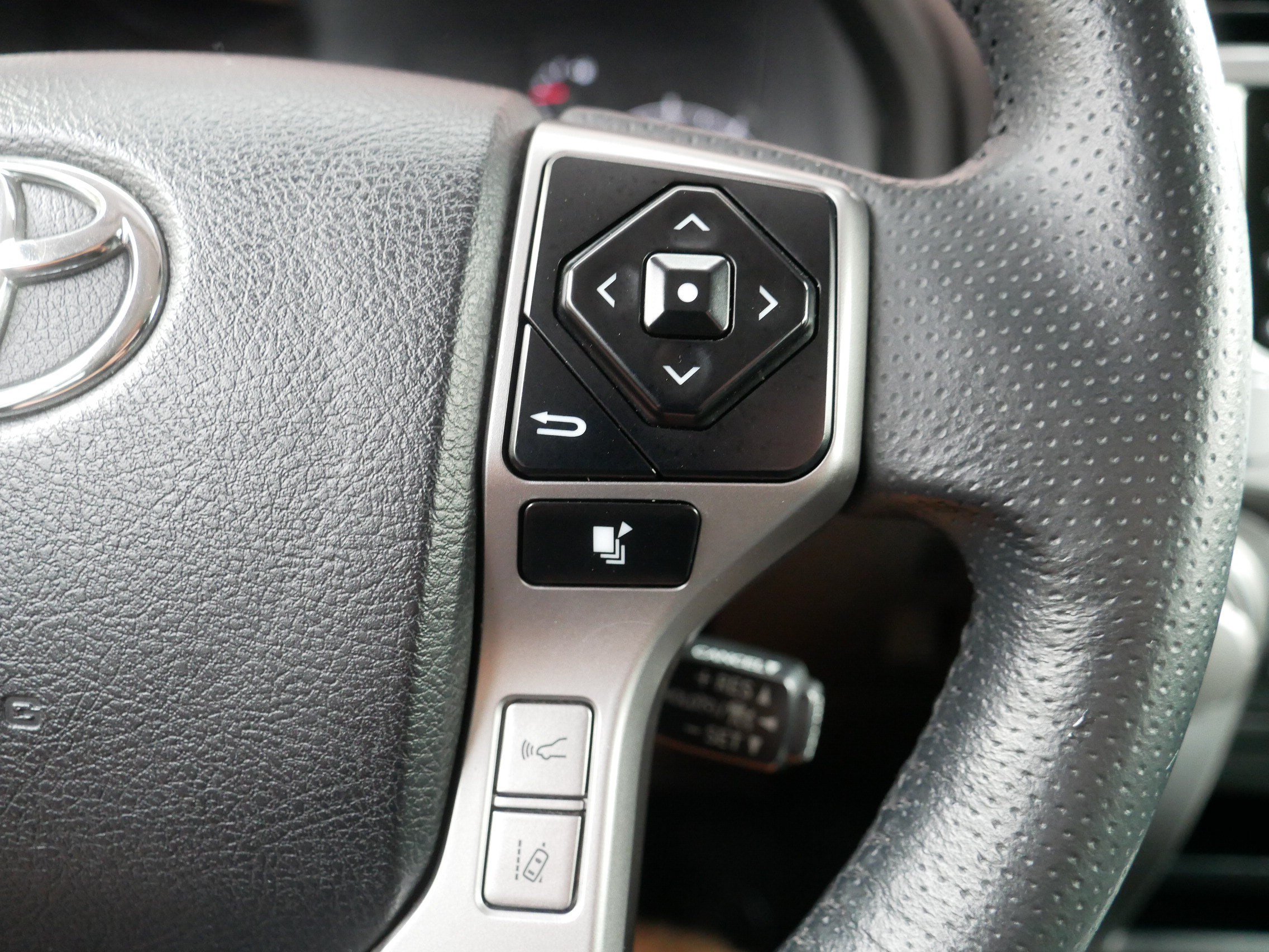 Used 2023 Toyota 4Runner SR5 AWD/4WD image 29