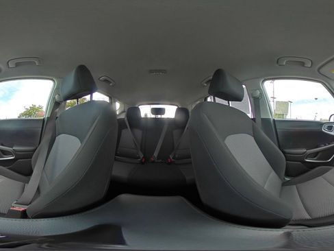 Used 2025 Kia Soul LX w/ LX Technology Package FWD image 40