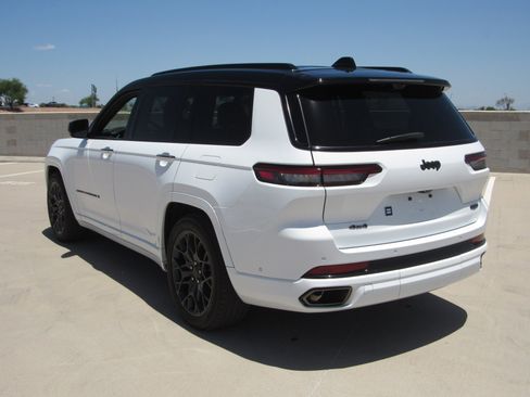Used 2023 Jeep Grand Cherokee L Summit AWD/4WD image 6