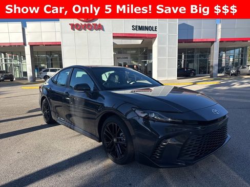 Used 2026 Toyota Camry SE image 1