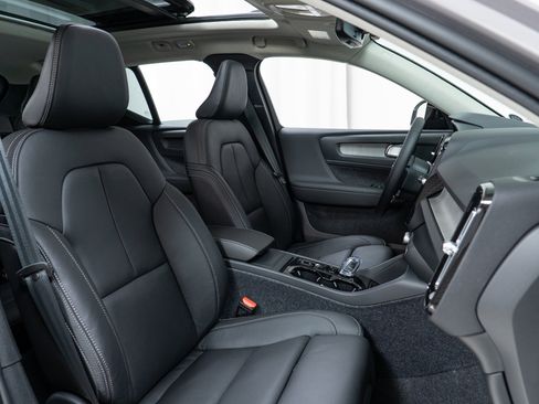 New 2026 Volvo XC40 B5 Plus w/ Protection Package Premier image 22