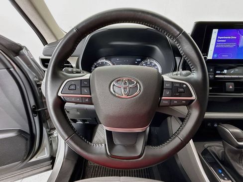 Used 2023 Toyota Highlander LE FWD image 12