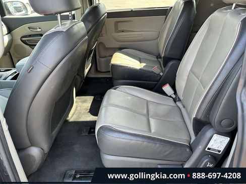 Used 2017 Kia Sedona LX w/ LX Essentials Premium Package FWD image 11