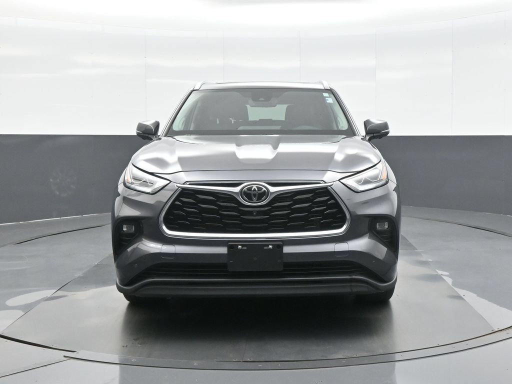 Certified 2024 Toyota Highlander Limited AWD/4WD image 2