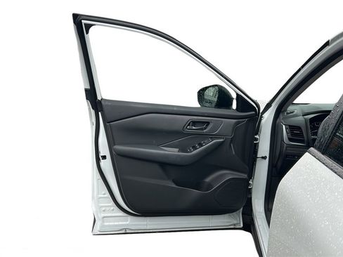 Certified 2025 Nissan Rogue S image 26