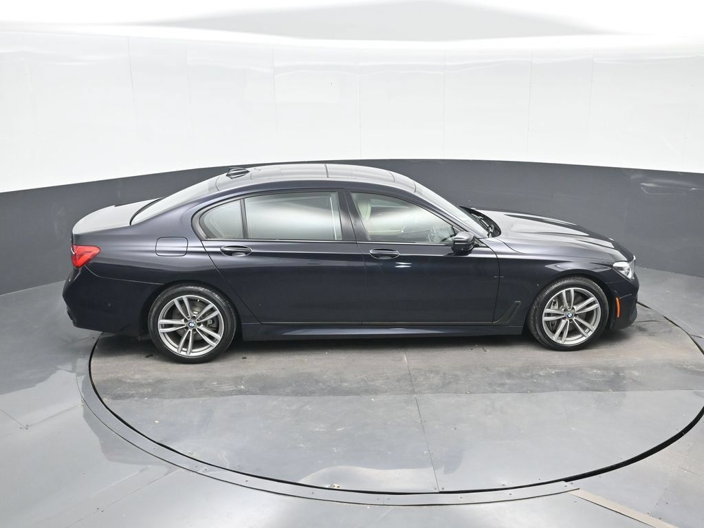 Used 2018 BMW 750i xDrive AWD/4WD image 25