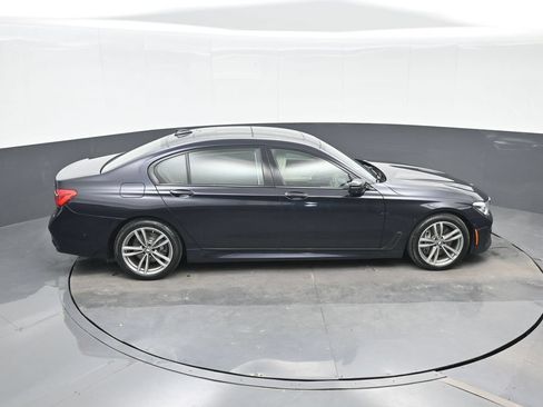 Used 2018 BMW 750i xDrive AWD/4WD image 25