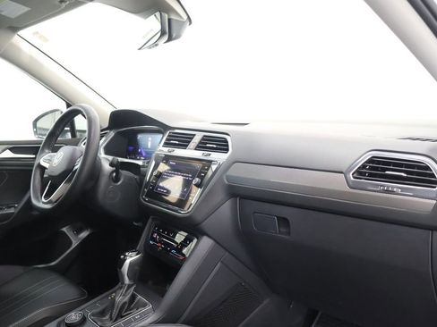Used 2022 Volkswagen Tiguan SE w/ Panoramic Sunroof Package AWD/4WD image 23