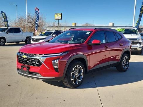 New 2026 Chevrolet Trax LT w/ Driver Confidence Package FWD image 2