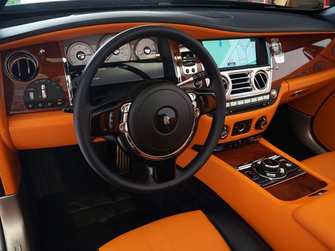 Used 2018 Rolls-Royce Dawn RWD image 9