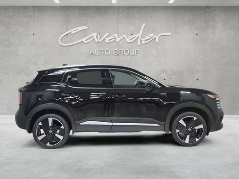 New 2026 Nissan Kicks SR FWD image 17