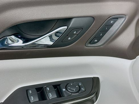 Used 2019 GMC Acadia SLT image 15