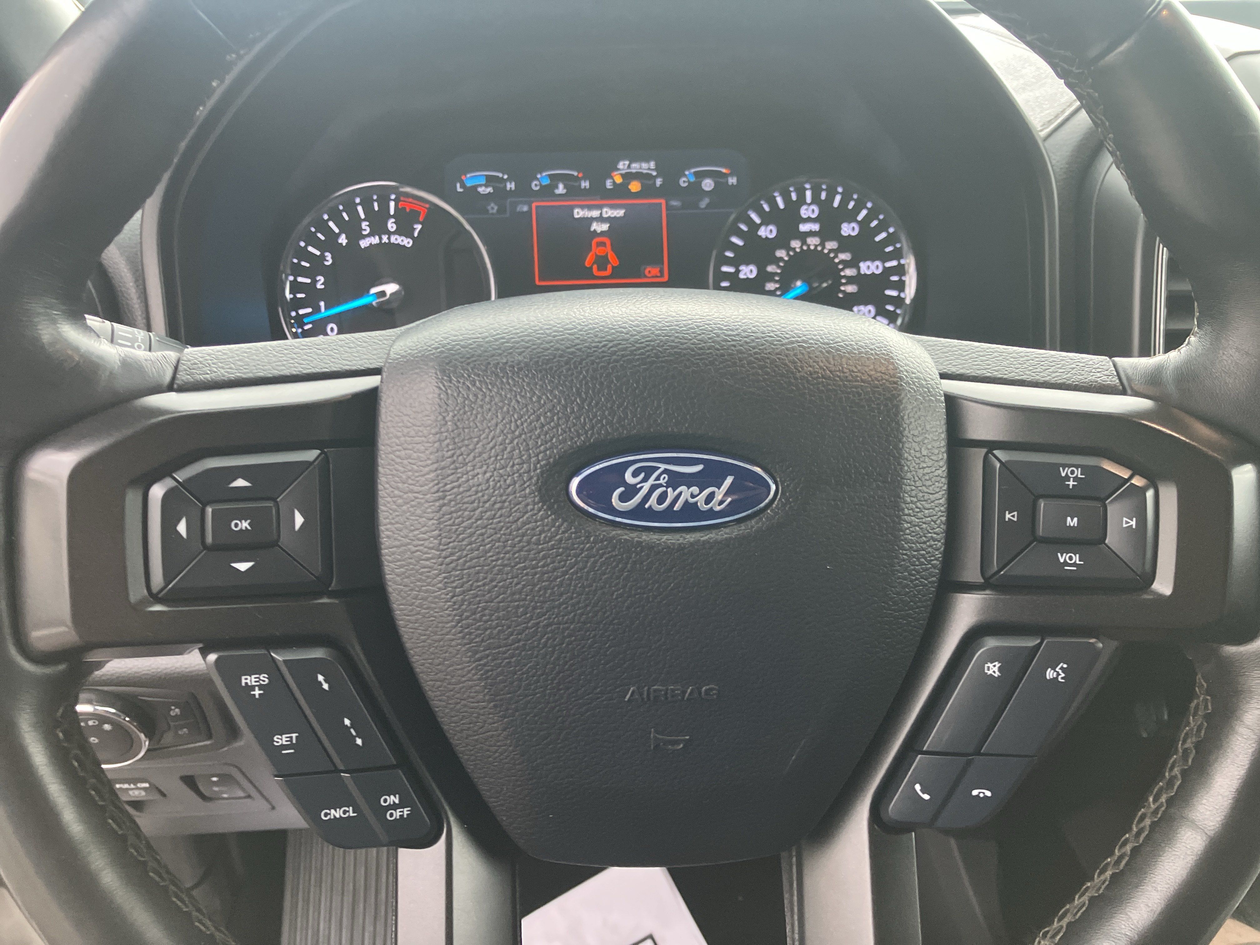 Used 2019 Ford Expedition Limited w/ Equipment Group 302A AWD/4WD image 23