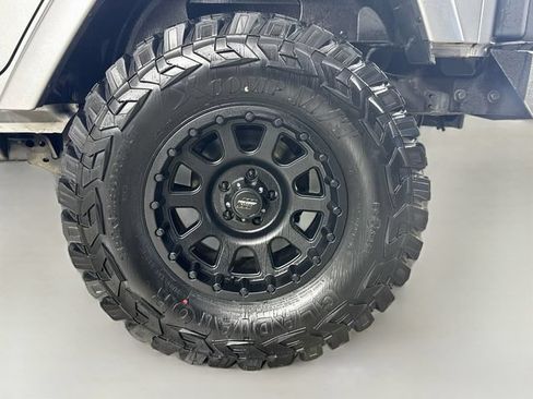 Used 2013 Jeep Wrangler Unlimited Sahara w/ Connectivity Group AWD/4WD image 34