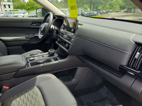 Used 2025 Nissan Pathfinder S AWD/4WD image 33