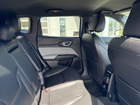 Used 2024 Jeep Compass Latitude AWD/4WD image 39