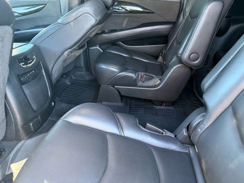 Used 2019 Cadillac Escalade ESV Platinum image 28