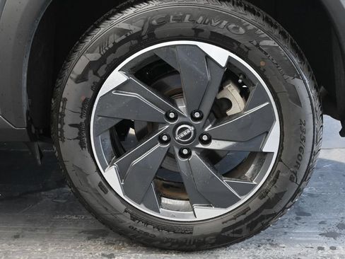Used 2024 Nissan Rogue SV FWD image 13