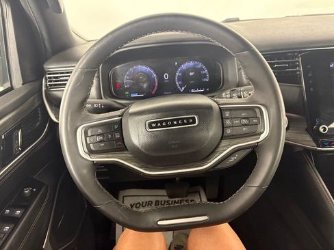 Used 2023 Jeep Wagoneer L Series II RWD image 19