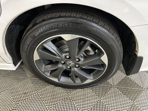 Used 2024 Honda Odyssey Elite image 9