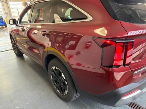Used 2025 Kia Sorento S w/ Panoramic Sunroof Package FWD image 6