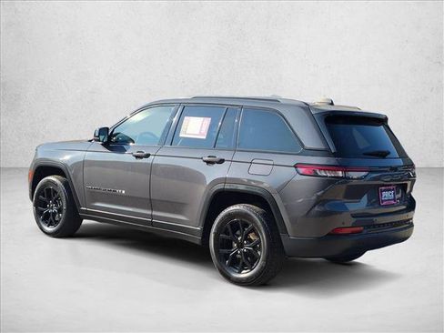 Used 2024 Jeep Grand Cherokee Altitude AWD/4WD image 7