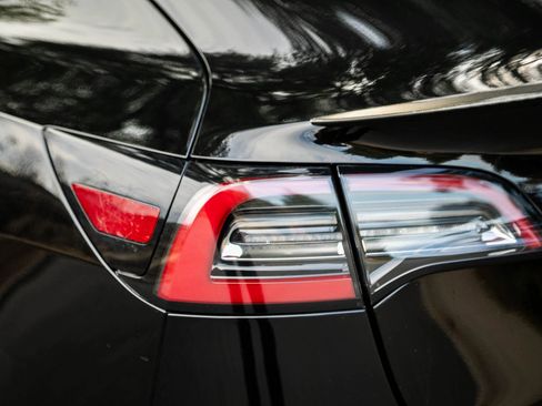 Used 2020 Tesla Model 3 Performance image 11