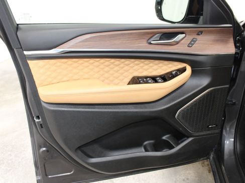 Used 2024 Jeep Grand Cherokee Summit image 18