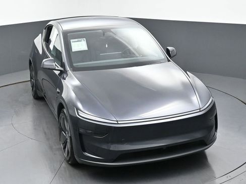 Used 2026 Tesla Model Y Long Range image 39