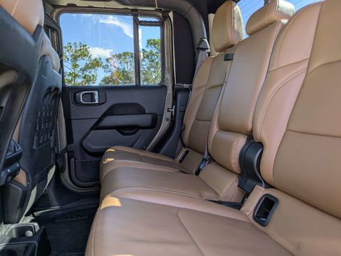 Used 2020 Jeep Gladiator Rubicon image 14