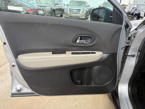 Used 2019 Honda HR-V LX image 12