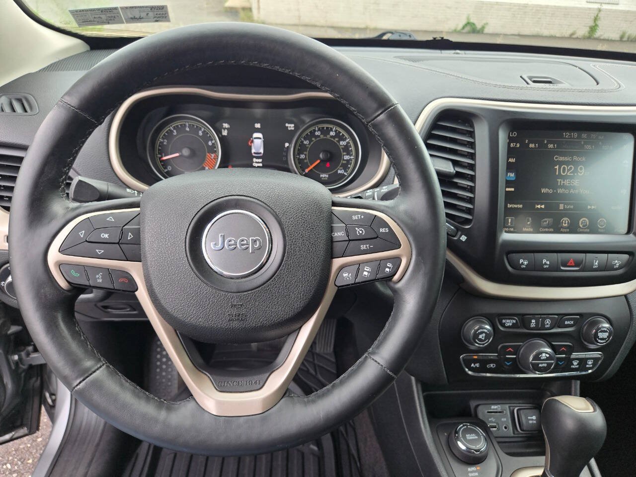 Used 2015 Jeep Cherokee Limited w/ Technology Group AWD/4WD image 18