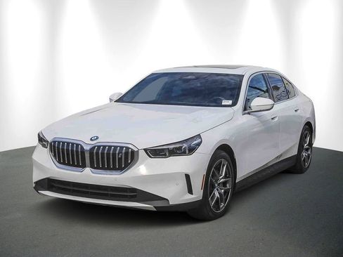 Used 2024 BMW i5 eDrive40i w/ M Sport Package RWD image 3