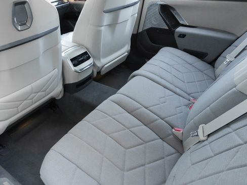 Certified 2023 BMW 760i xDrive AWD/4WD image 32