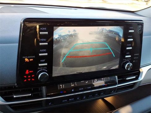 Used 2024 Toyota Sienna XLE image 16