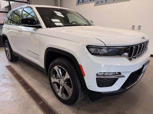 Used 2023 Jeep Grand Cherokee Limited w/ Rear Seat Video Group I AWD/4WD image 2