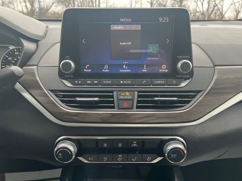 Used 2024 Nissan Altima 2.5 SV FWD image 16