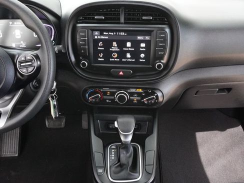 Used 2023 Kia Soul LX w/ LX Technology Package FWD image 16