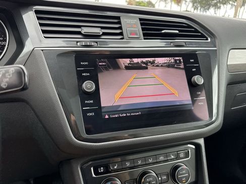 Used 2018 Volkswagen Tiguan SE AWD/4WD image 50