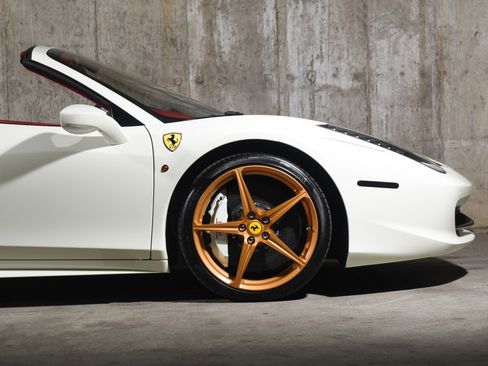 Used 2013 Ferrari 458 Spider image 17