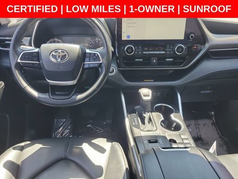 Used 2024 Toyota Highlander XLE FWD image 14